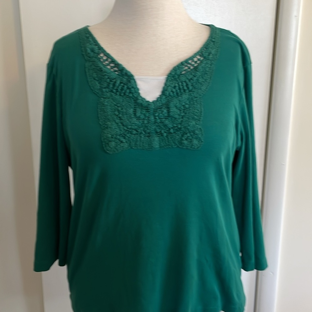 Style & Co: Green Faux layer and embroidered Top. Lng. Sleeved. Size- XXL. EUC.